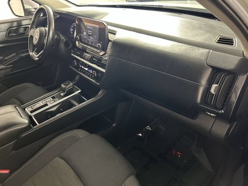 Used 2025 Nissan Pathfinder SV FWD image 27