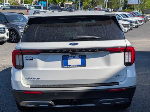 New 2026 Ford Explorer Active w/ Active Comfort Package AWD/4WD image 10