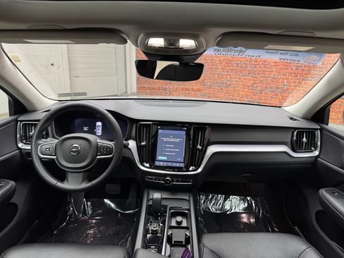 Used 2025 Volvo S60 B5 Core FWD image 13
