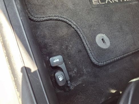 Used 2025 Hyundai Elantra SE image 21