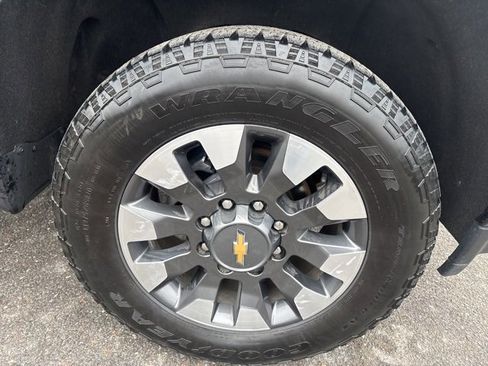 Used 2021 Chevrolet Silverado 2500 Custom w/ Custom Convenience Package image 9