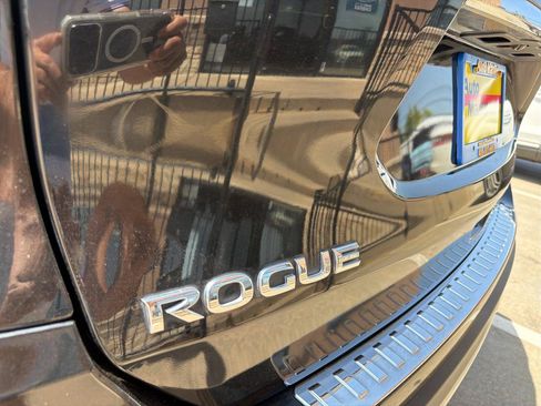 Used 2018 Nissan Rogue SV AWD/4WD image 42