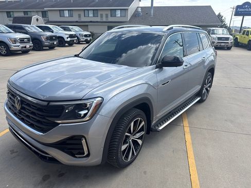 Used 2024 Volkswagen Atlas SEL Premium R-Line AWD/4WD image 1