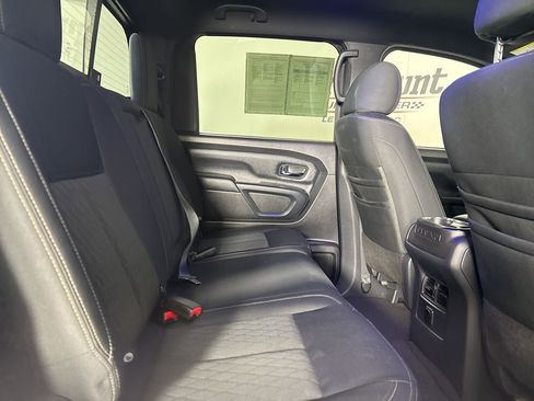 Used 2018 Nissan Titan SV w/ SV Convenience Package image 21