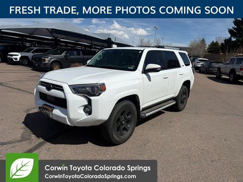 Used 2022 Toyota 4Runner SR5 Premium AWD/4WD image 3