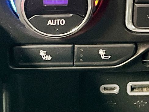 Used 2022 Chevrolet Suburban LT image 21