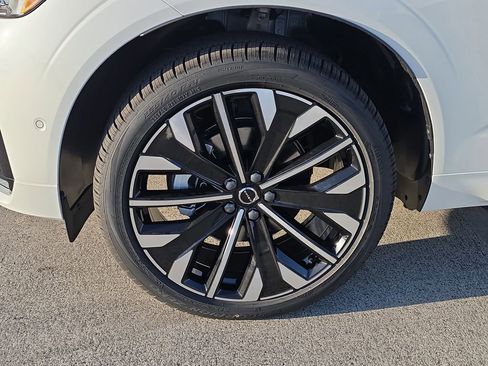 New 2026 Volvo XC60 B5 Ultra w/ Protection Package Premier AWD/4WD image 4