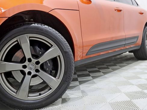 Used 2025 Porsche Macan AWD/4WD image 4