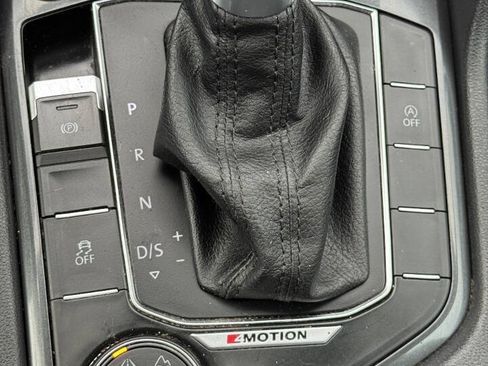 Used 2018 Volkswagen Tiguan SE AWD/4WD image 22