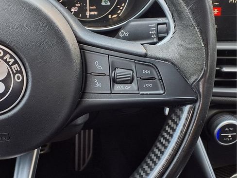 Used 2018 Alfa Romeo Giulia Quadrifoglio w/ Driver Assist Dynamic Package RWD image 11