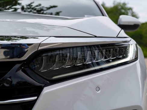 Used 2022 Honda Accord Touring image 11