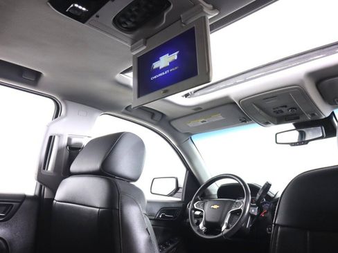 Used 2019 Chevrolet Suburban LT AWD/4WD image 43