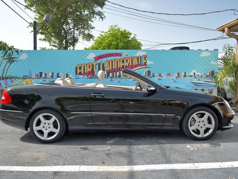 Used 2009 Mercedes-Benz CLK 350 Cabriolet image 25