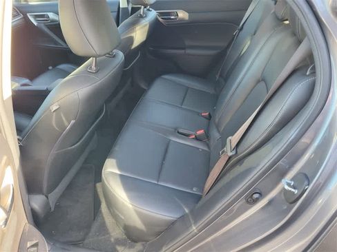 Used 2017 Lexus CT 200h image 4