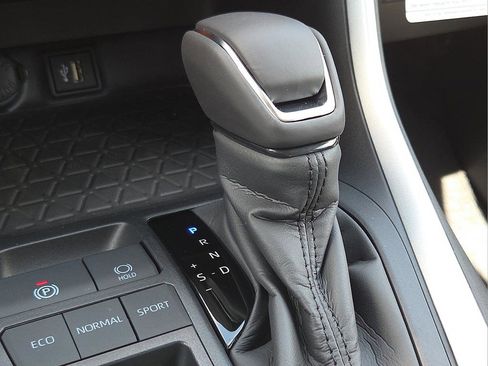 Used 2025 Toyota RAV4 XLE Premium image 26