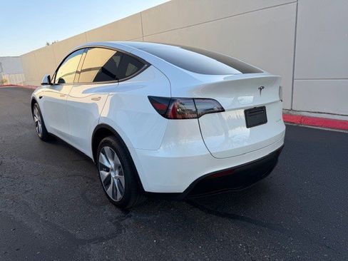 Used 2023 Tesla Model Y Long Range image 4