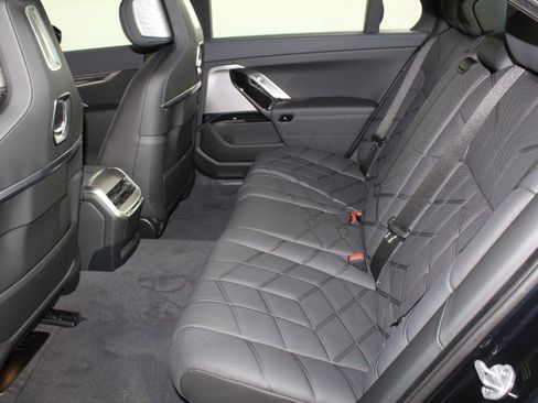 Used 2026 BMW i7 M70 w/ Premium Package image 12