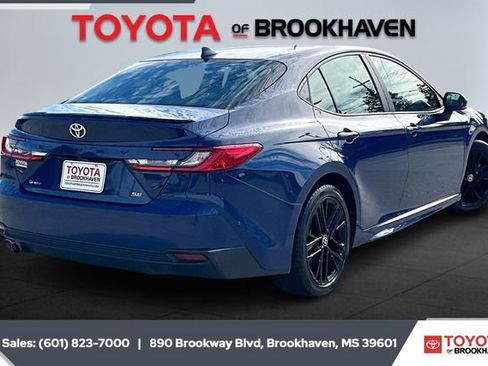 Used 2025 Toyota Camry SE image 11