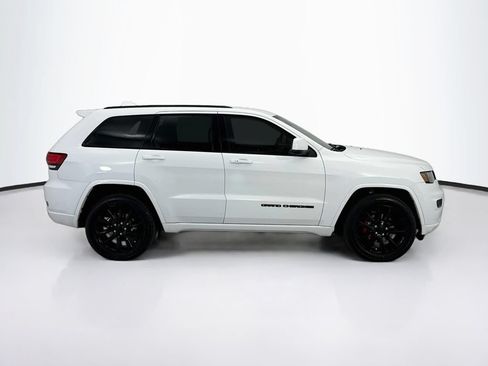 Used 2018 Jeep Grand Cherokee Altitude AWD/4WD image 4