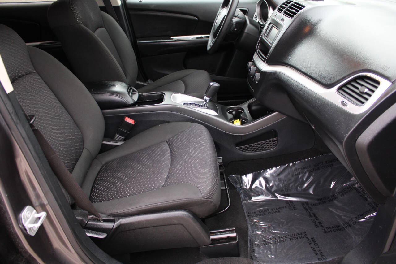 Used 2019 Dodge Journey SE FWD image 9