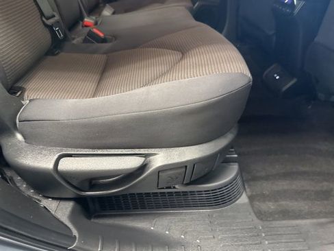 Used 2023 Toyota Highlander LE image 12