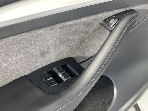 Used 2023 Tesla Model Y Long Range AWD/4WD image 30