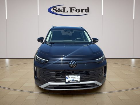 Used 2026 Volkswagen Tiguan SE FWD image 12
