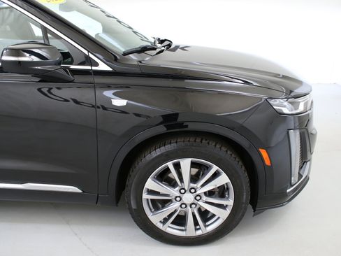 Used 2023 Cadillac XT6 Premium Luxury AWD/4WD image 11