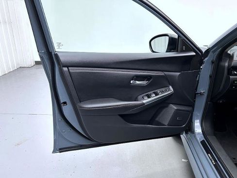 Certified 2025 Nissan Sentra SR w/ SR Premium Package image 9