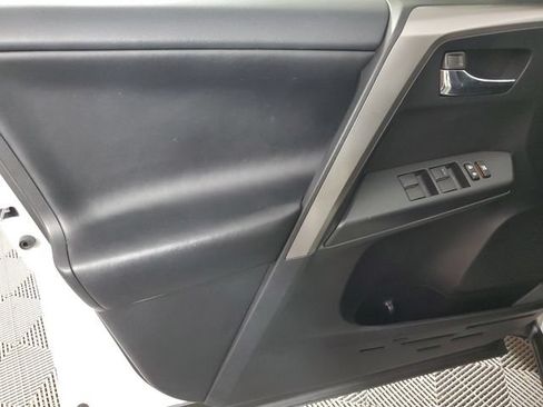 Used 2017 Toyota RAV4 XLE FWD image 19