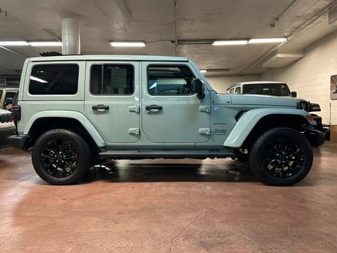 Used 2024 Jeep Wrangler Unlimited Sahara w/ Technology Group AWD/4WD image 6
