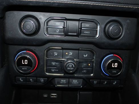 Used 2022 Chevrolet Suburban Premier RWD image 46
