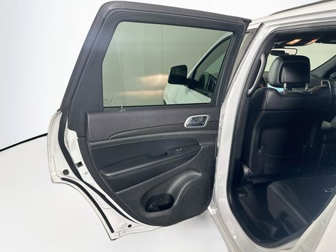 Used 2018 Jeep Grand Cherokee Altitude RWD image 25