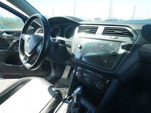 Used 2018 Volkswagen Tiguan SEL image 32