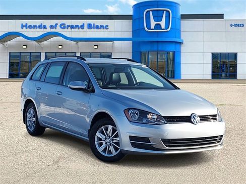 Used 2015 Volkswagen Golf S image 1