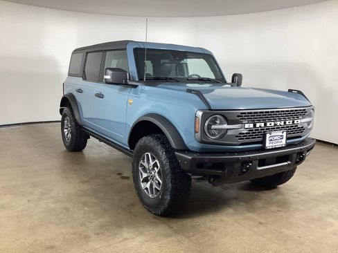 Certified 2022 Ford Bronco Badlands AWD/4WD image 3