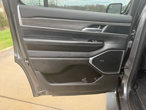 Used 2024 Jeep Wagoneer L Series II w/ Flexible Seating Group image 12