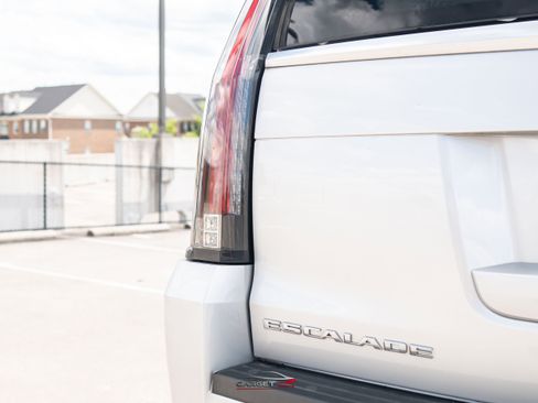 Used 2019 Cadillac Escalade ESV Premium Luxury AWD/4WD image 46