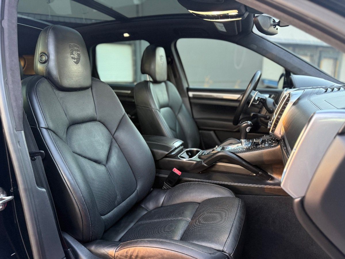 Used 2014 Porsche Cayenne Turbo S AWD/4WD image 20
