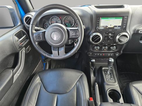Used 2016 Jeep Wrangler Unlimited Sahara w/ Connectivity Group AWD/4WD image 3