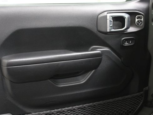 Used 2021 Jeep Gladiator Rubicon image 4