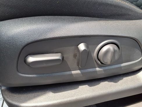 Used 2020 Chevrolet Equinox LT FWD image 16
