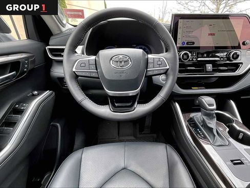 Used 2026 Toyota Highlander Platinum AWD/4WD image 6