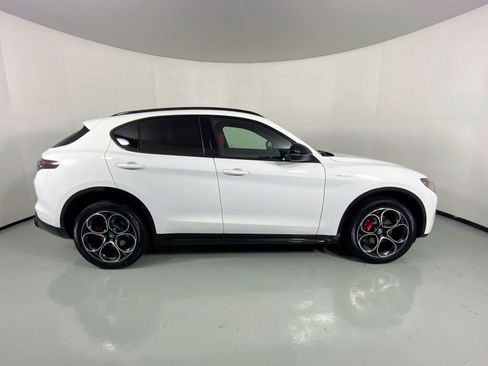 New 2025 Alfa Romeo Stelvio Sprint image 3