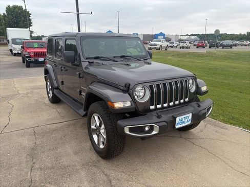 Used 2020 Jeep Wrangler Unlimited Sahara AWD/4WD image 8