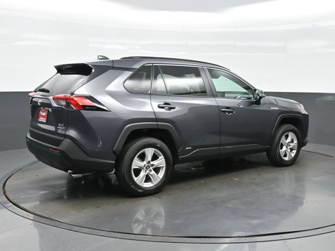 Used 2021 Toyota RAV4 XLE w/ Convenience Package AWD/4WD image 6