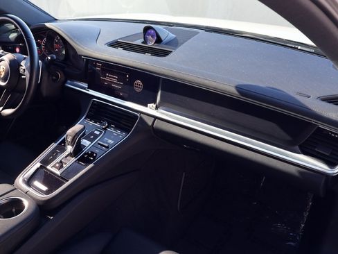 Certified 2022 Porsche Panamera Platinum Edition image 25