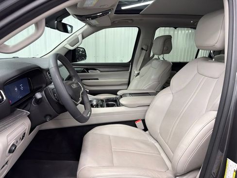 Used 2024 Jeep Wagoneer Series II w/ Convenience Group I AWD/4WD image 15