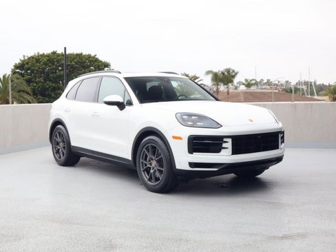Certified 2024 Porsche Cayenne AWD/4WD image 7