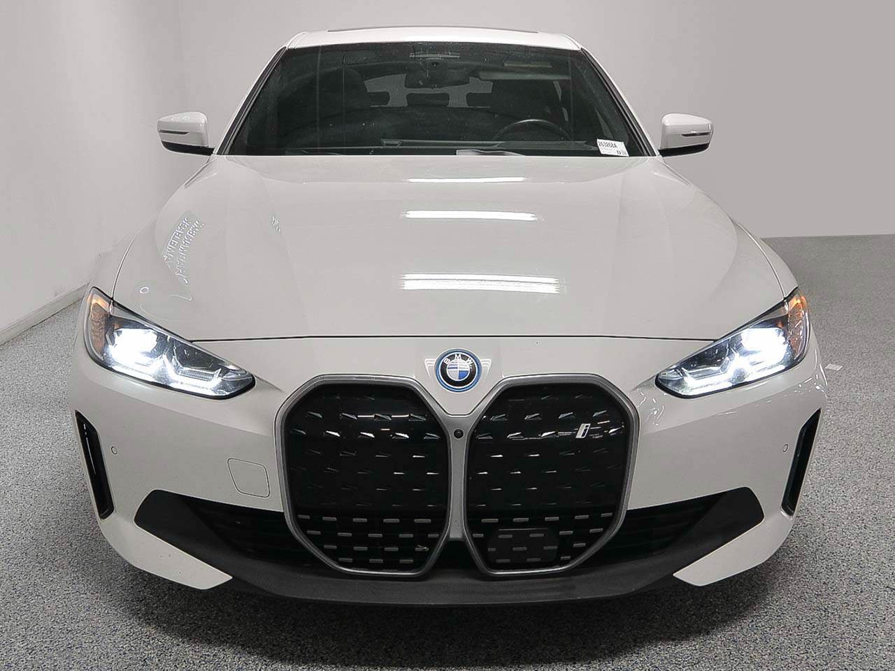 Used 2023 BMW i4 eDrive40 RWD image 2